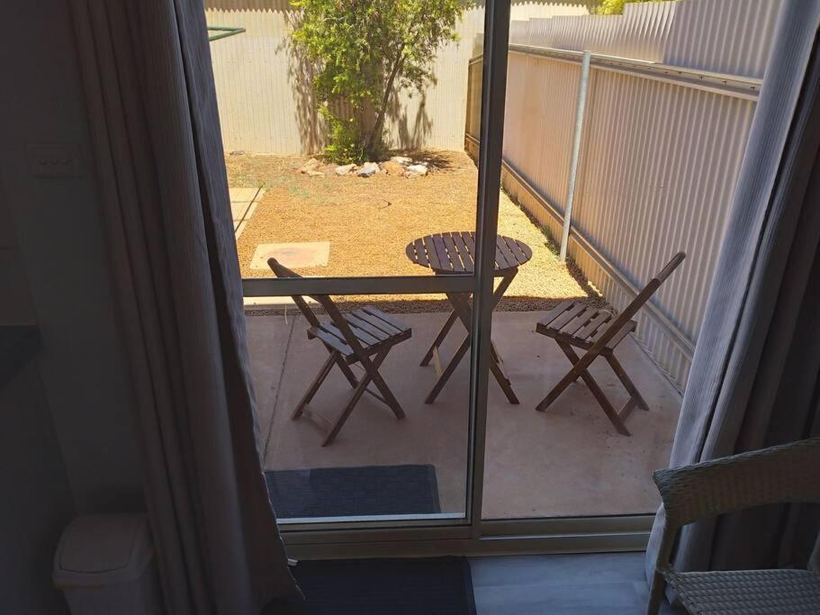 Cosy 2 Bedroom Unit In A Secure Gated Complex Kalgoorlie Exteriör bild