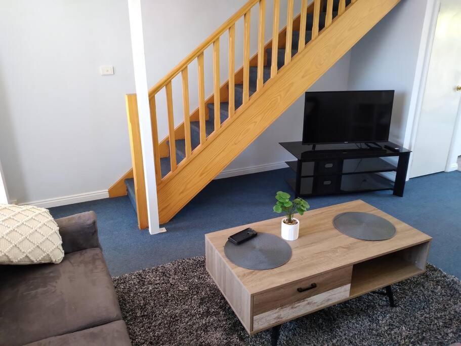 Cosy 2 Bedroom Unit In A Secure Gated Complex Kalgoorlie Exteriör bild